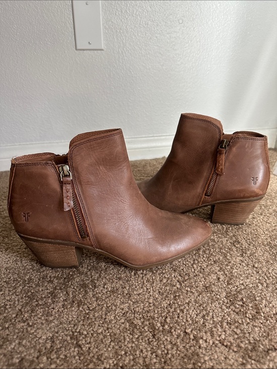 Frye Shoes - Frye Women’s  Brown Judith Ankle Boots Double Zipper SZ 9.5